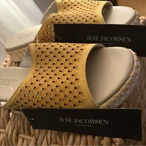 Ilse Jacobsen Mustard Patterned Slides